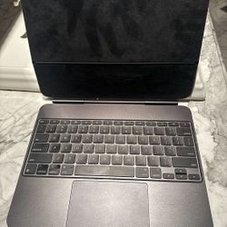 Apple Magic Keyboard  Brand iPad Pro 13 Inch M4 And M5