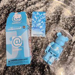 Medicom Bearbrick Series 51 Basic "R" (Full Kit)
Open Box to confirm figure
 Sealed in bag with card 

Pick up 77095 near Telge/West