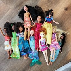 Bundle Of 10 Dolls From Disney With Attire 