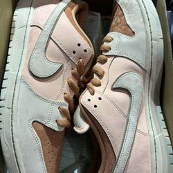 Nike SB Dunk Low - Tracadero Gardens