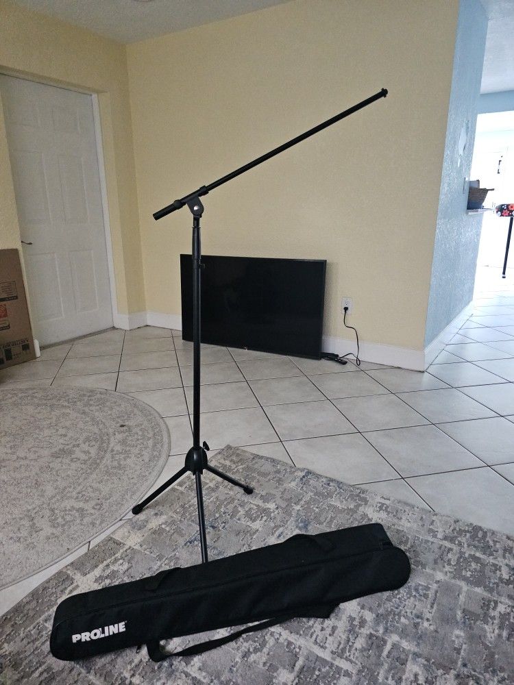  Boom microphone stand