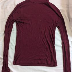 BurgandyTurtle Neck