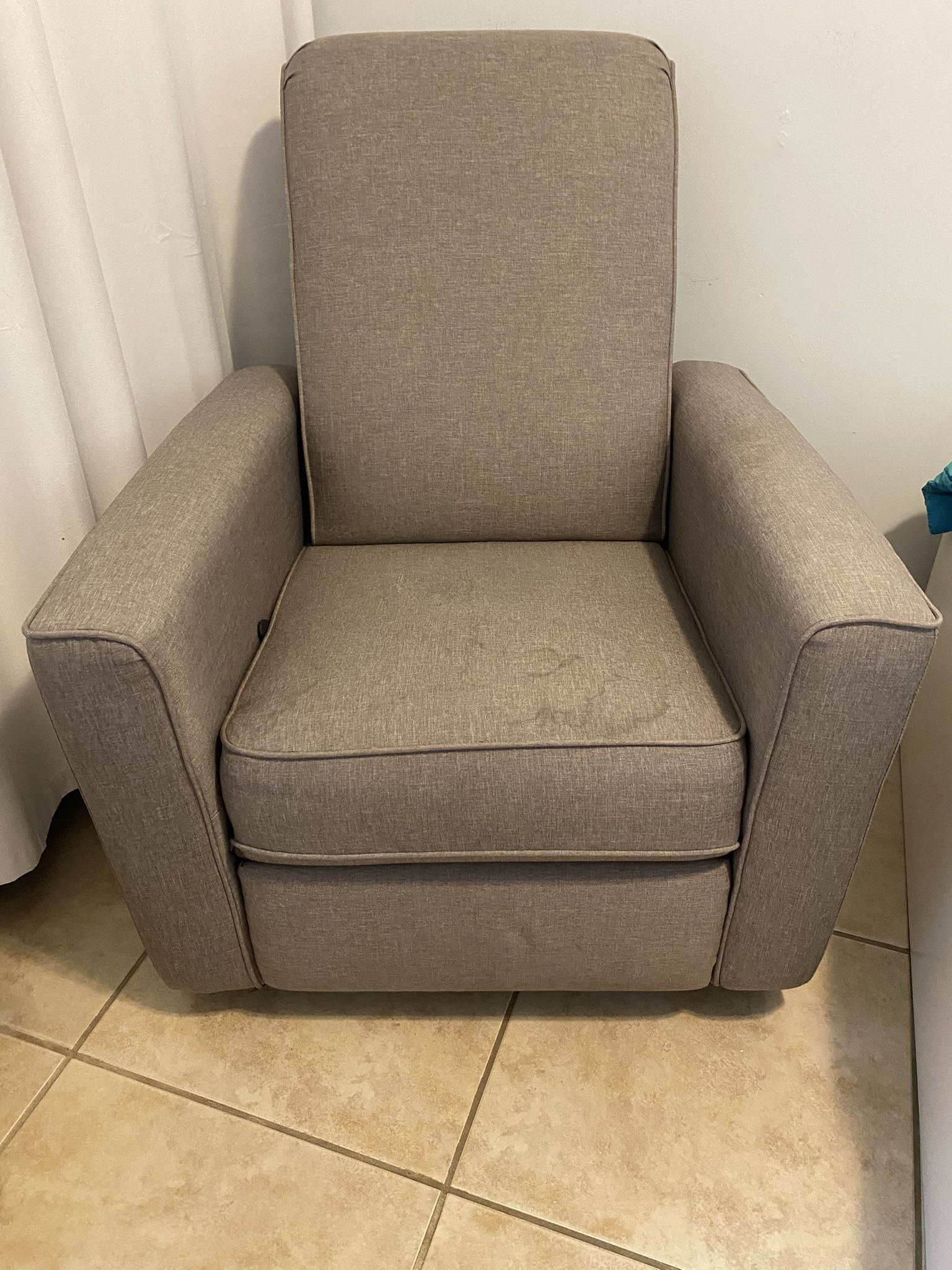 Nursing/Rocking Chair
