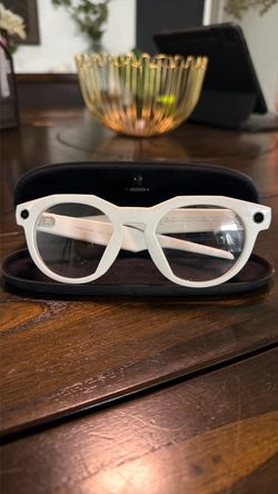 Meta Ray-Ban Smart Glasses White Round Frame