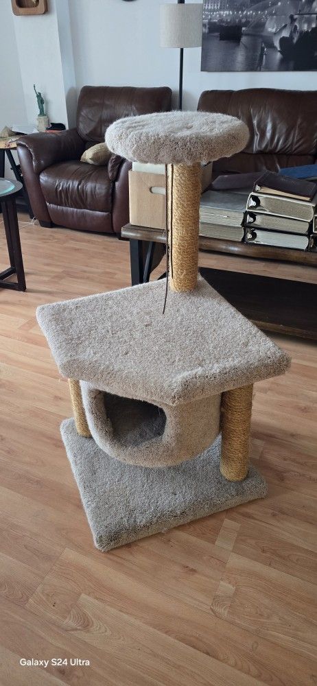 Cat Tower - Excellent Condition