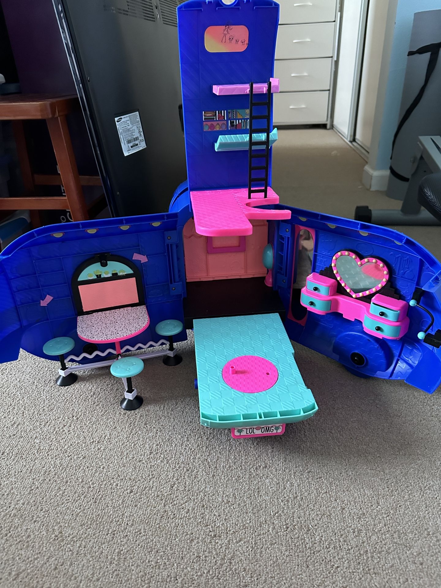 LOL Surprise OMG 4-in-1 Glamper - Electric Blue