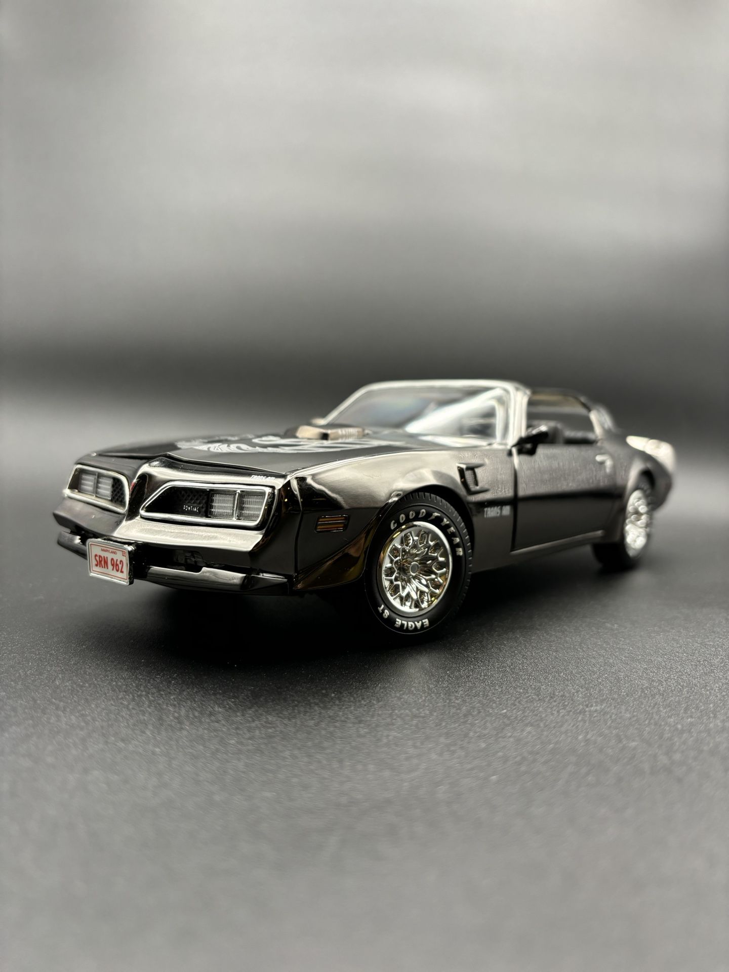 1977 Pontiac Firebird Trans Am - Rare Metallic Silver Gray, 1:18