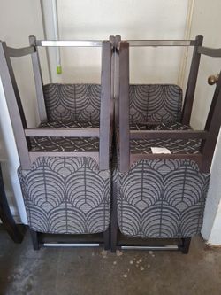 4 tall chairs/bar.