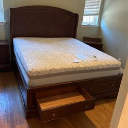 California King Bed With Sleep Innovations Memory Foam Mattress + 2 Nightstands (Lyndhurst) 