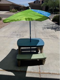 Kids table with shade cover