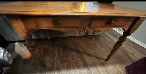 Table with 2 drawers.
