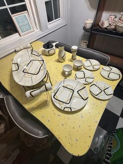 VINTAGE REDWING  DINNERWARE