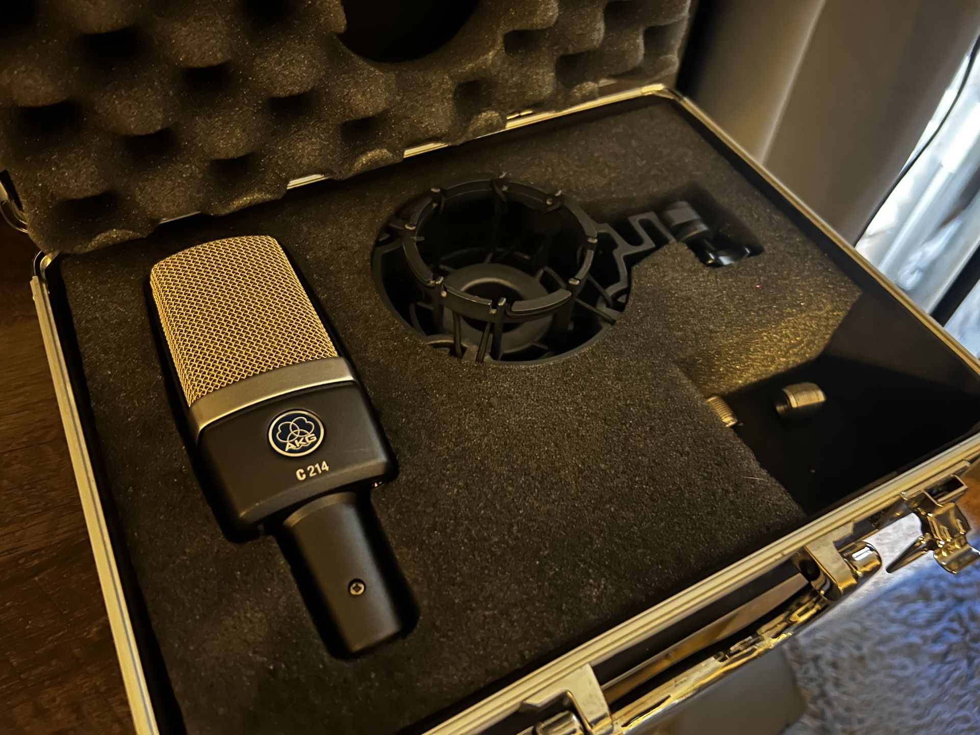 AKG C214 Professional Large-Diaphragm Studio Condenser Microphone