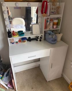 Vanity like new condition!
