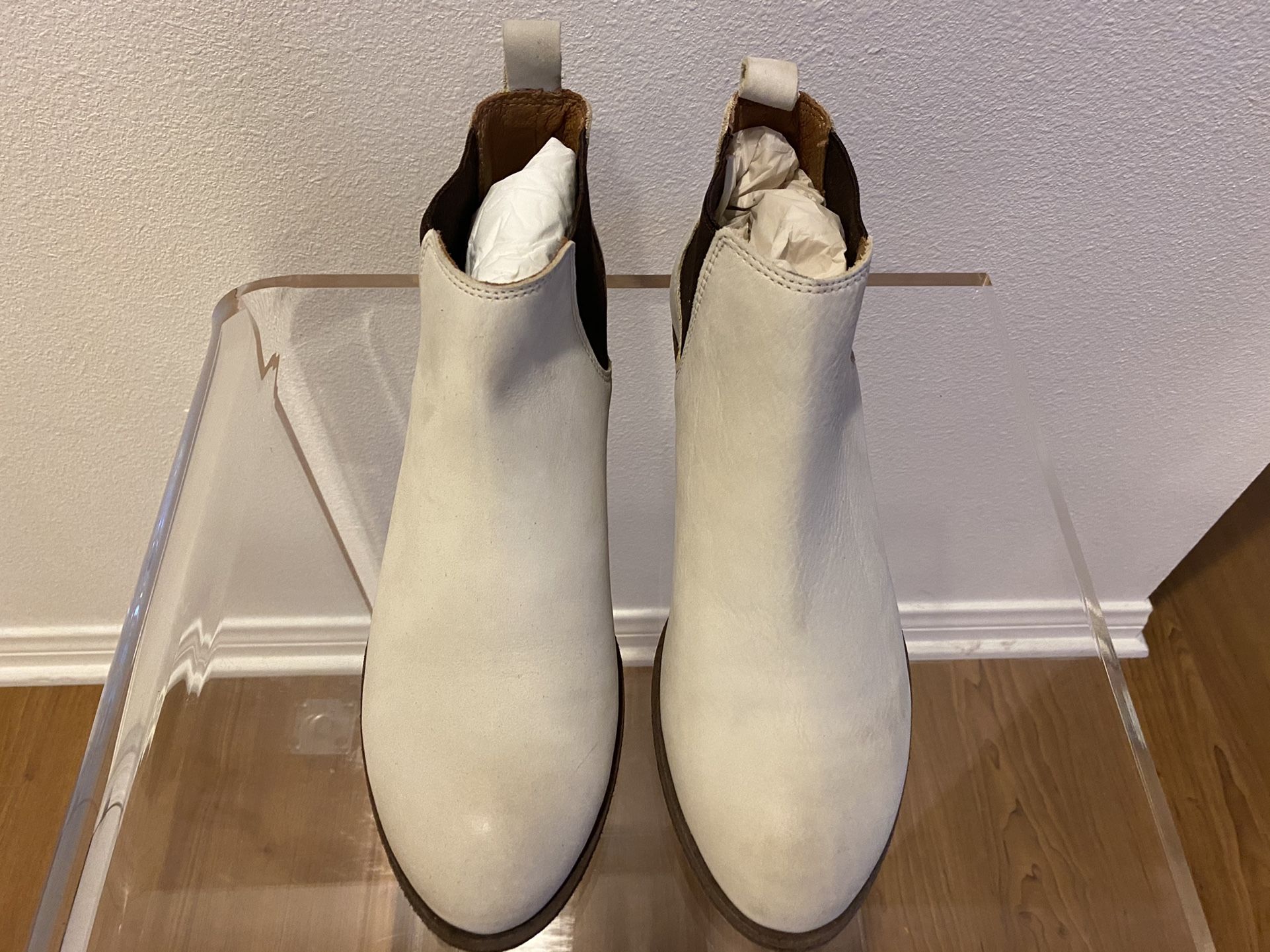 FRYE CARSON LEATHER CHELSEA BOOTS 8