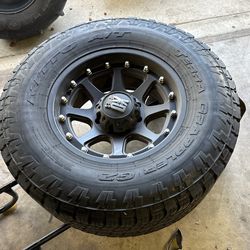 Nitto Terra Grapplers 35x12.50R18LT