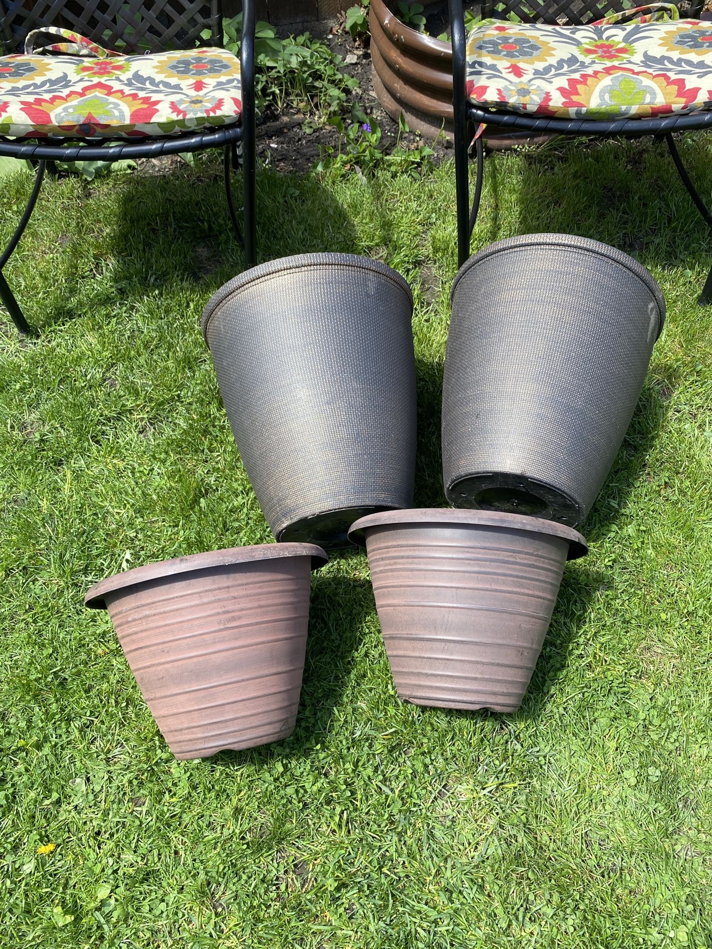 Set Of 4 Bronze Finish Plastic Outdoor Indoor Planters Pots