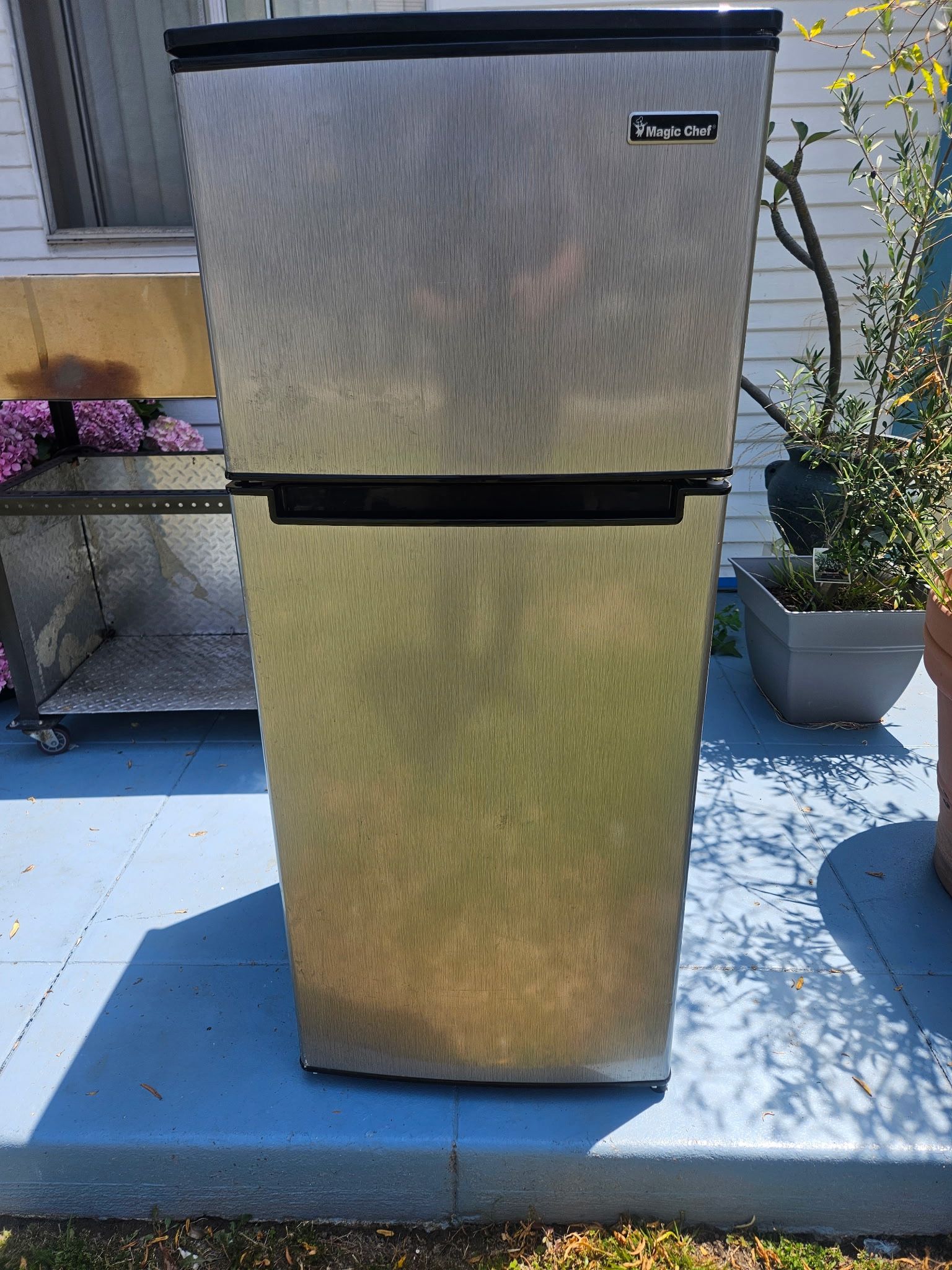 Mini fridge - Magic chef
