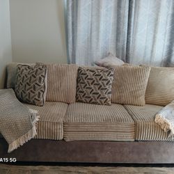 .caouch With 5pillows