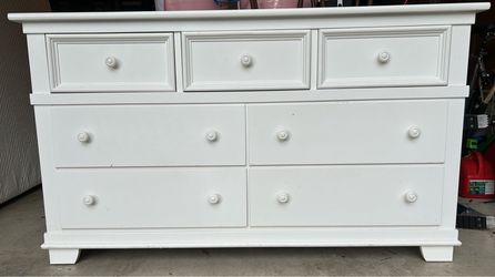 Stanley Furniture White Wooden Bedroom Dresser