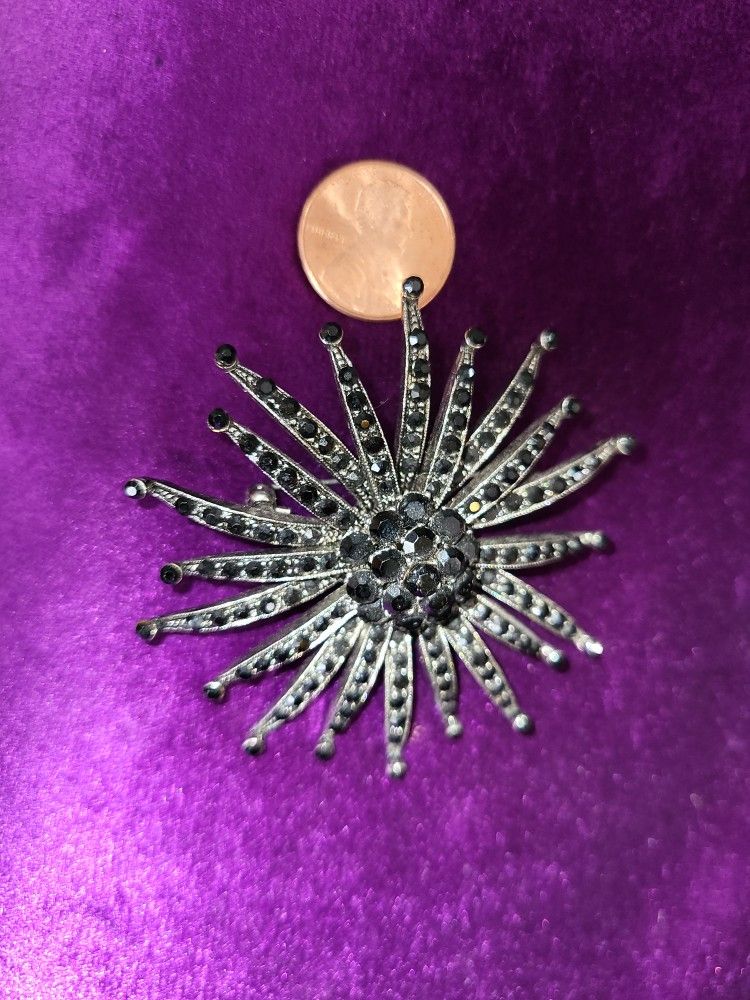 Vintage Style Flower Pin