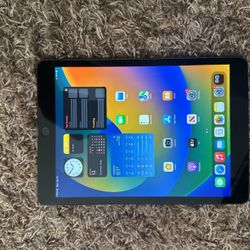 **Like New**  Apple iPad 9th Generation  Space Gray **Unlocked**