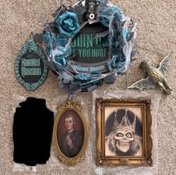 Disney’s Haunted Mansion Decor