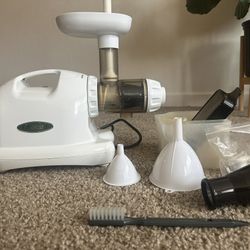 Omega Juicer – Slow Masticating Juicer (Great Condition)