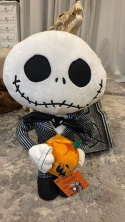 RARE 2021 jack skellington Halloween greeter holding pumpkin