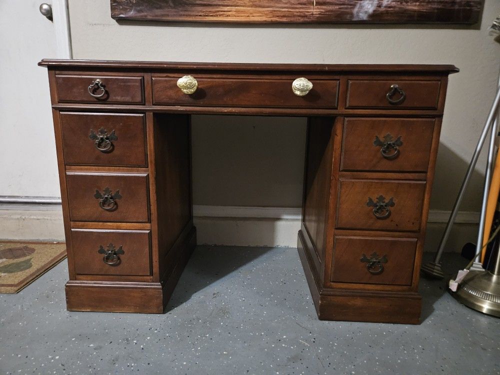 Redwood Kneehole Desk