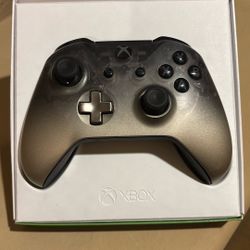 Xbox One/Series S Custom 1708 Gold Controller - Used