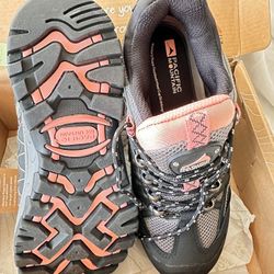 Pacific Mountain women's 7.5 Black & salmon Cheyenne Low Hiking Shoes New in box