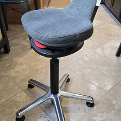 QOR360 Ariel 1.0 Active Chair – Excellent Condition – $250 OBO 1