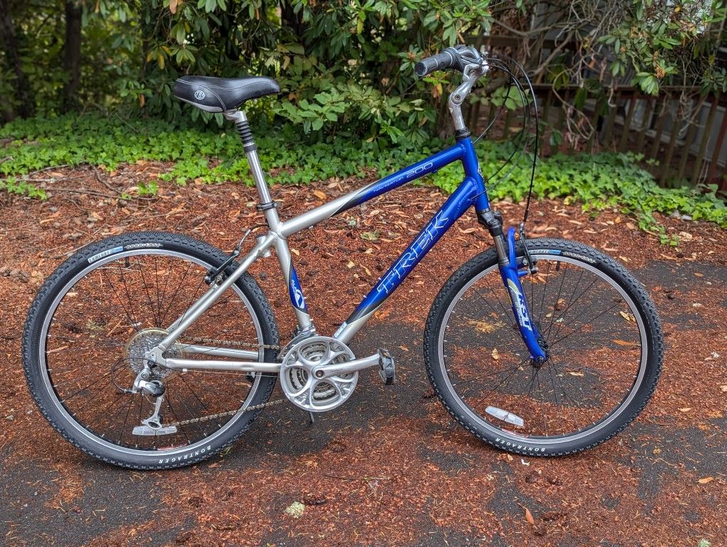 Trek Navigator 200 Hybrid Bicycle 24 Speed Size Large for Sale in