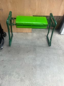 Folding knee pad and kneeler