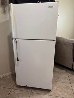 Whirlpool Top-Freezer Refrigerator White