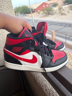 Air Jordan 1 Size 7 Mid Bred Toe Sneakers
