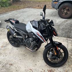 2024 KTM Duke 790
