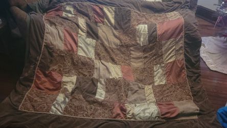 Lovely rich colors for California king comforter