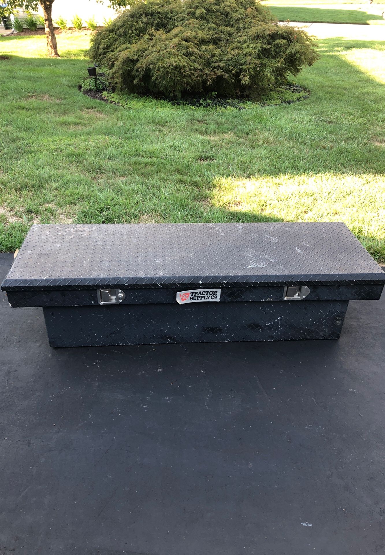 Pick up truck tool box