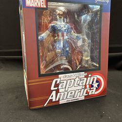 Sam Wilson - Captain America - PVC Diorama - Diamond