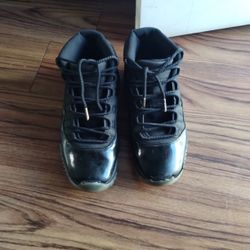 Jordan Shoes Size 10 Color Negros Los Tengo Por 50 Porque Un Tenis Tiene Un Pedacito Dela Punta Quebrado Pero Se Puede Yevar Al  Zapatero 