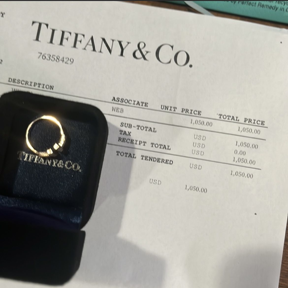 Tiffany&co. “Wire ring in rose gold with mother of pearl”