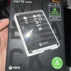WD_BLACK*  P10 GAME DRIVE