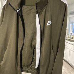 Nike Outfit Olive Green