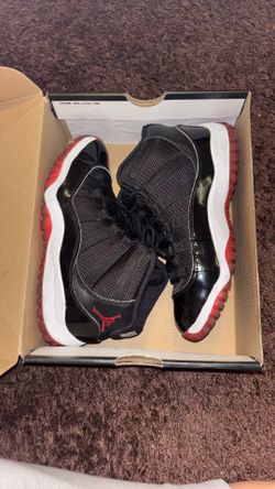 Bred 11’s size 3y