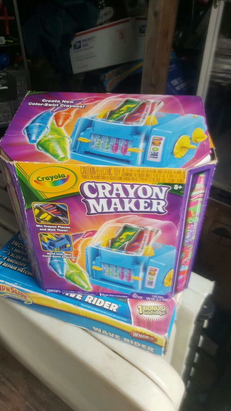 Crayon maker