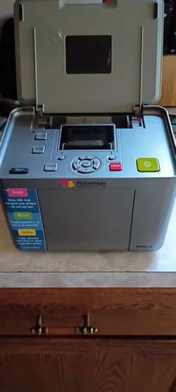 Epson PictureMate Snap (Model PM 240), a portable 4x6 compact inkjet photo printer.