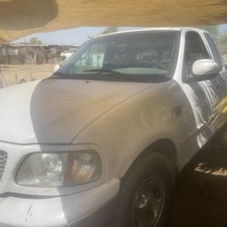 F-150 V8xltWhite 4-6-1/2 