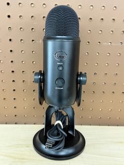 Blue Yeti Professional Multi-Pattern USB Condenser Microphone - Blackout